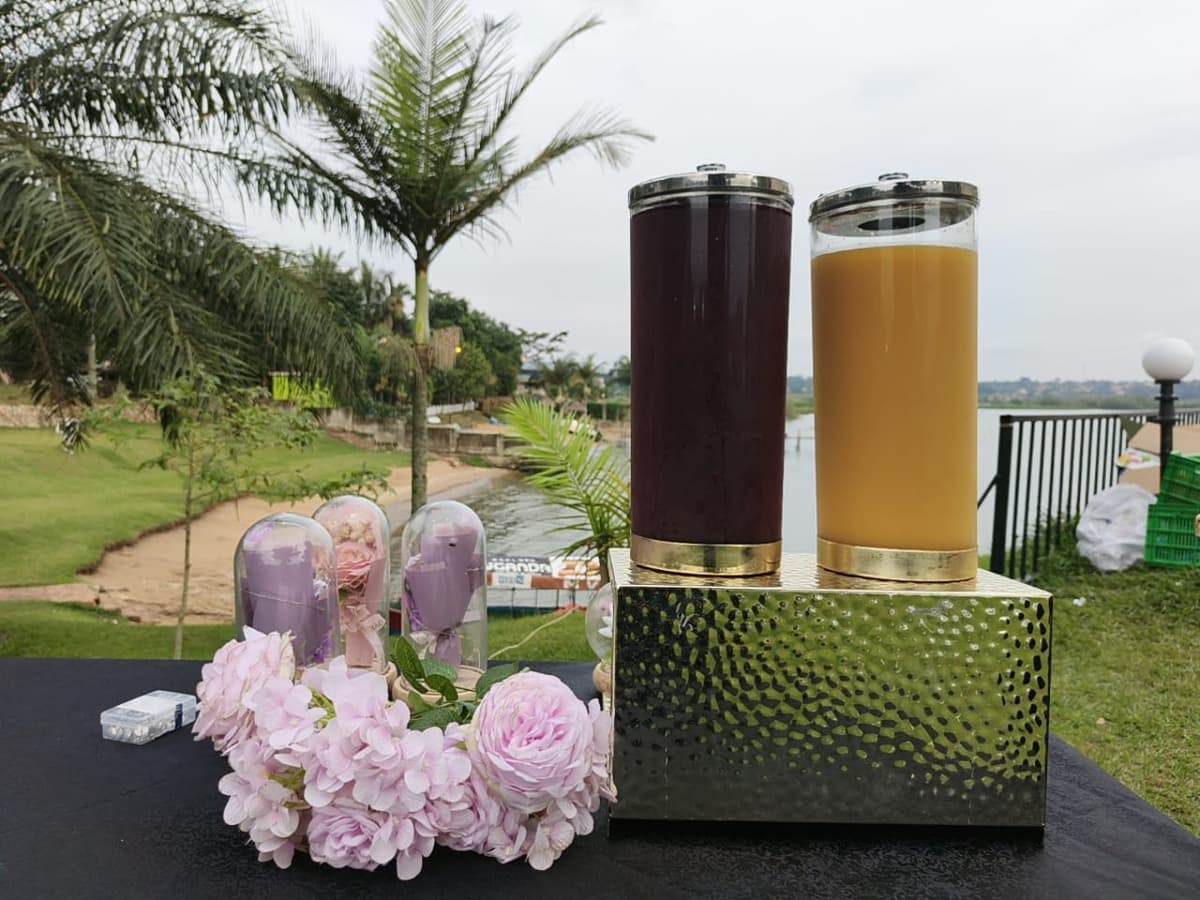 Juices, Salads & Wellness